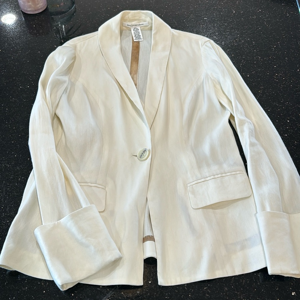 Elegant Cream Women's Blazer